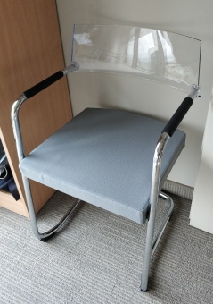 Krzesło konferencyjne VITRA Vis a Soft szare, pleksa