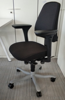 Fotel obrotowy Kinnarps 6000 czarny