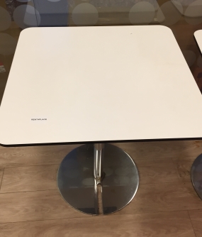 Stolik kantyna 70x70 kompakt laminat