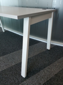 Biurko FURNIKO Pluris 160x80 białe noga A