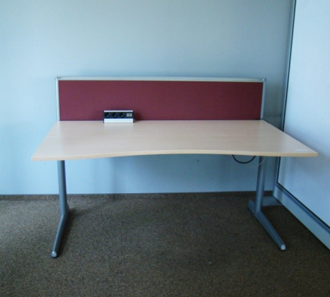 Biurko Ahrend 160x90 ze ścianką - zdjęcie główneBiurko Ahrend 160x90 ze ścianką - zdjęcie główne