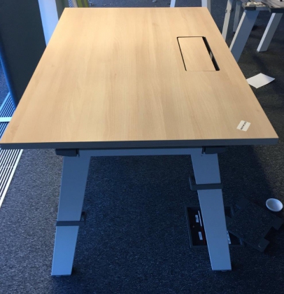 Biurko proste STEELCASE 120x80 dąb - zdjęcie główneBiurko proste STEELCASE 120x80 dąb - zdjęcie główne