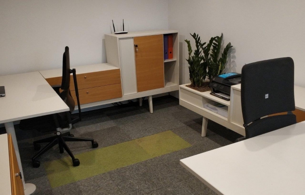 Zestaw VITRA 3 moduły: biurko 160x90 i 2 szafki - zdjęcie główneZestaw VITRA 3 moduły: biurko 160x90 i 2 szafki - zdjęcie główne