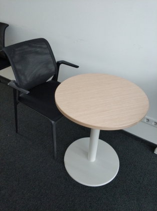Stoliki Steelcase dąb śr. 80 i śr. 60 - zdjęcie główneStoliki Steelcase dąb śr. 80 i śr. 60 - zdjęcie główne